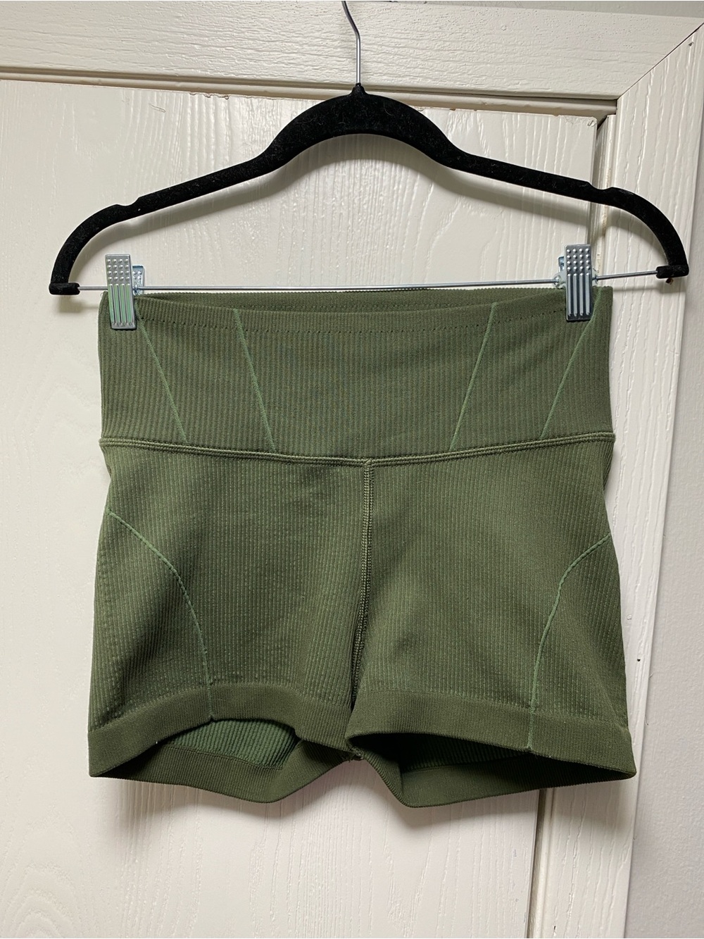 OFFLINE by Aerie Ribbed Seamless Biker Shorts Olive Green Women’s Medium M